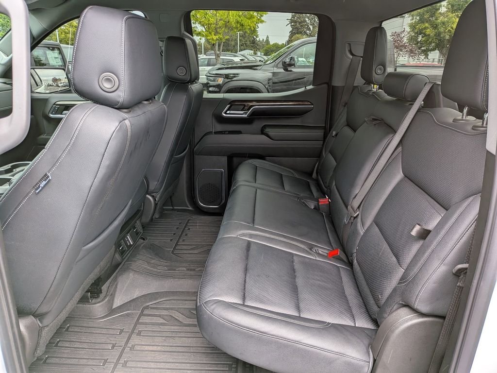 Used 2024 White GMC Elevation image 26