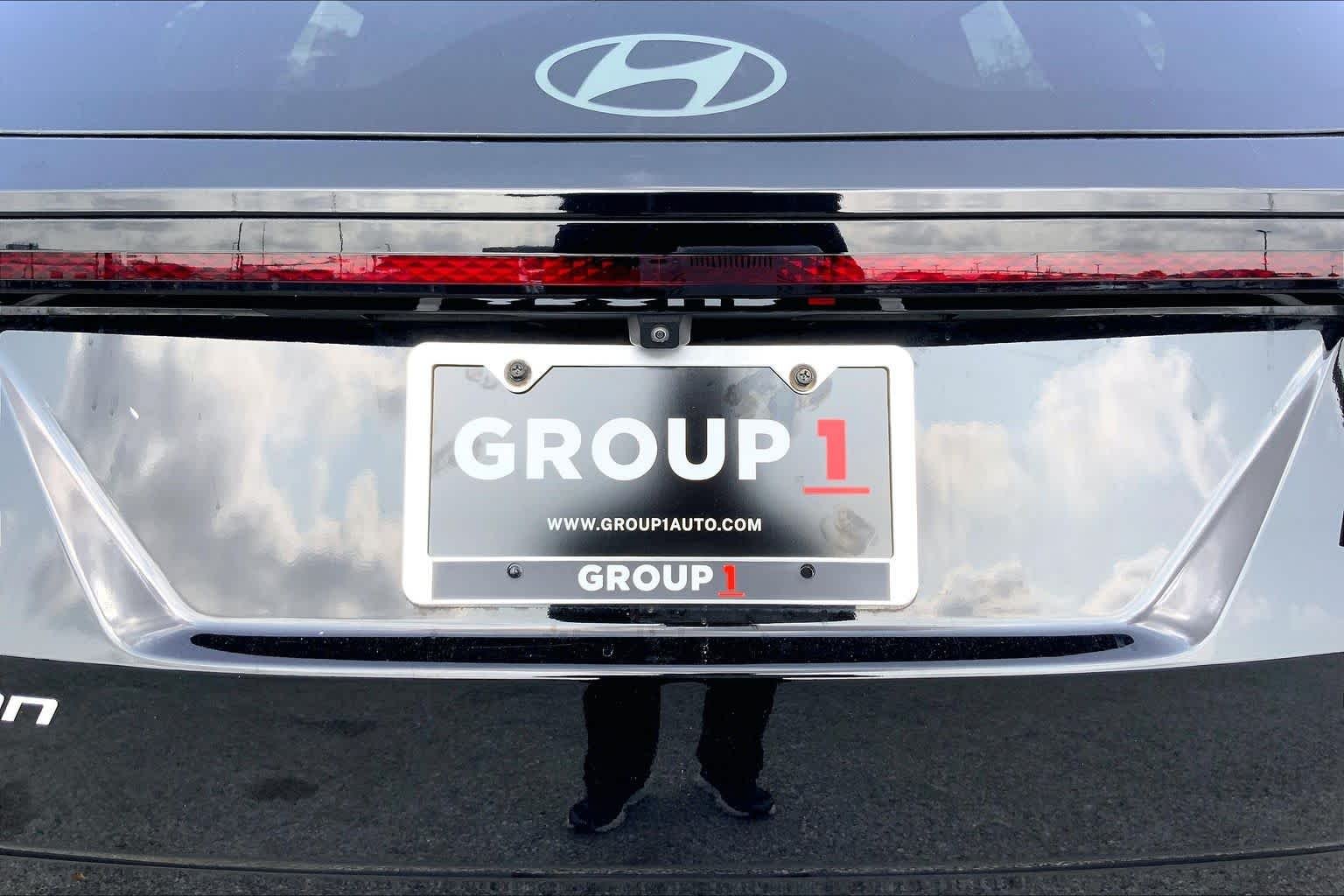 Used 2025 Phantom Black Hyundai SEL image 10