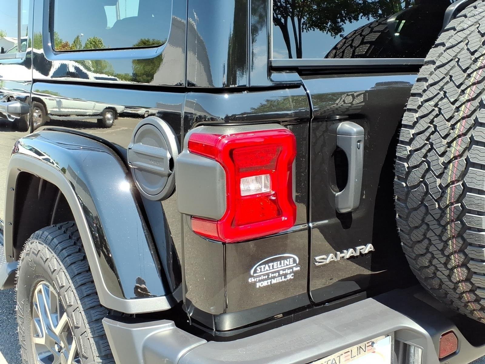 New 2026 Black Clear-Coat Exterior Paint Jeep Sahara image 16
