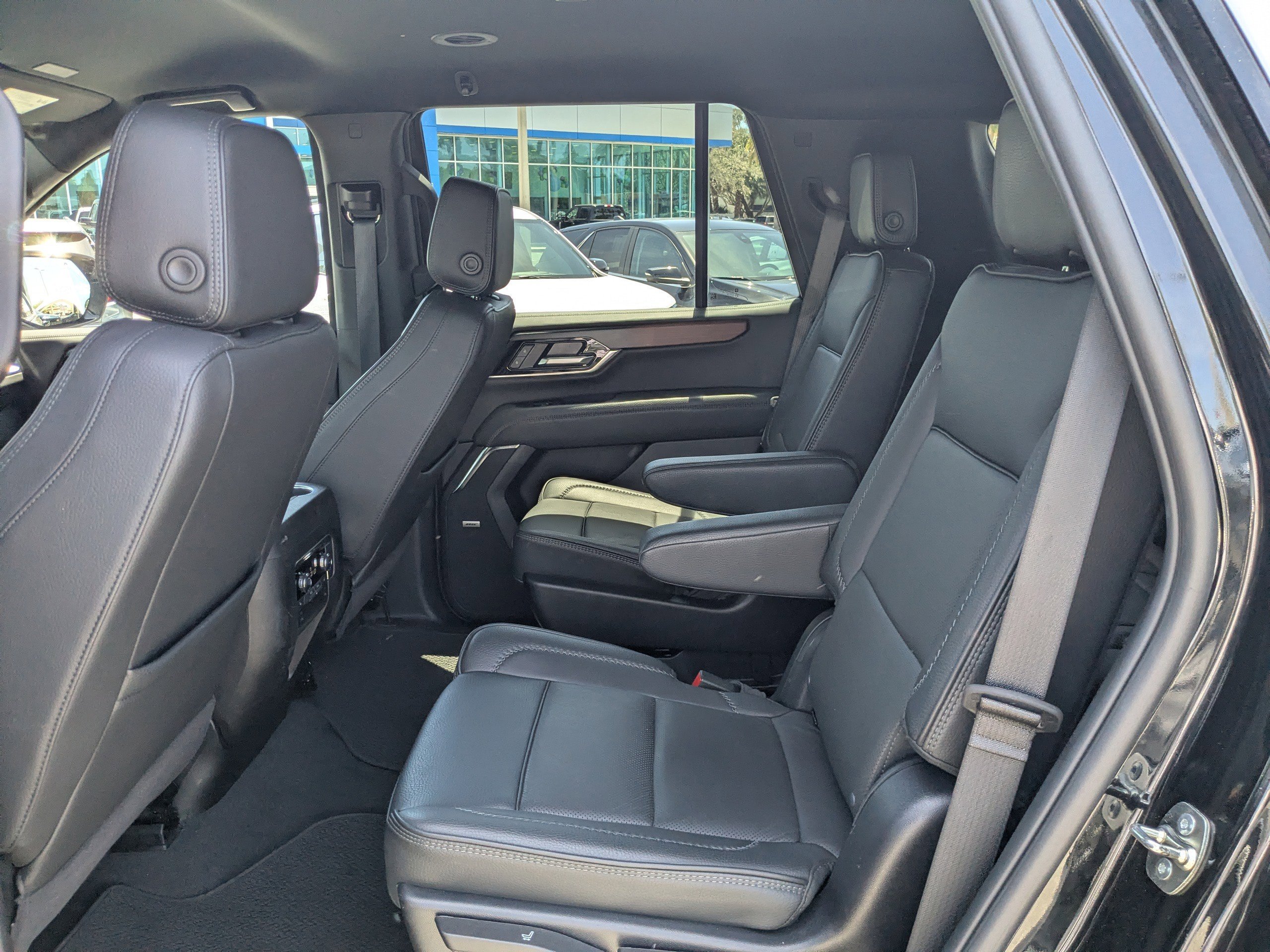 2025 GMC Yukon Denali - Photo 13