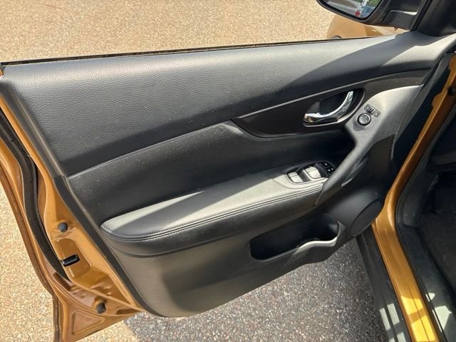 Used 2014 Orange Nissan S image 12