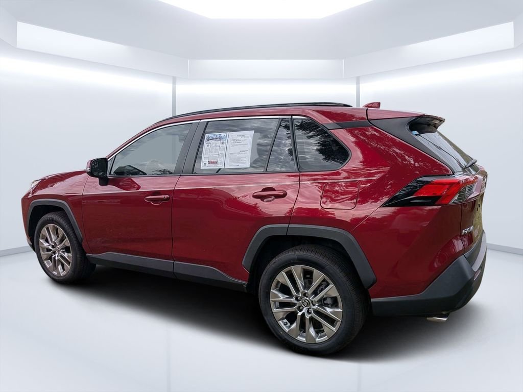 Used 2021 Red Toyota XLE Premium image 5