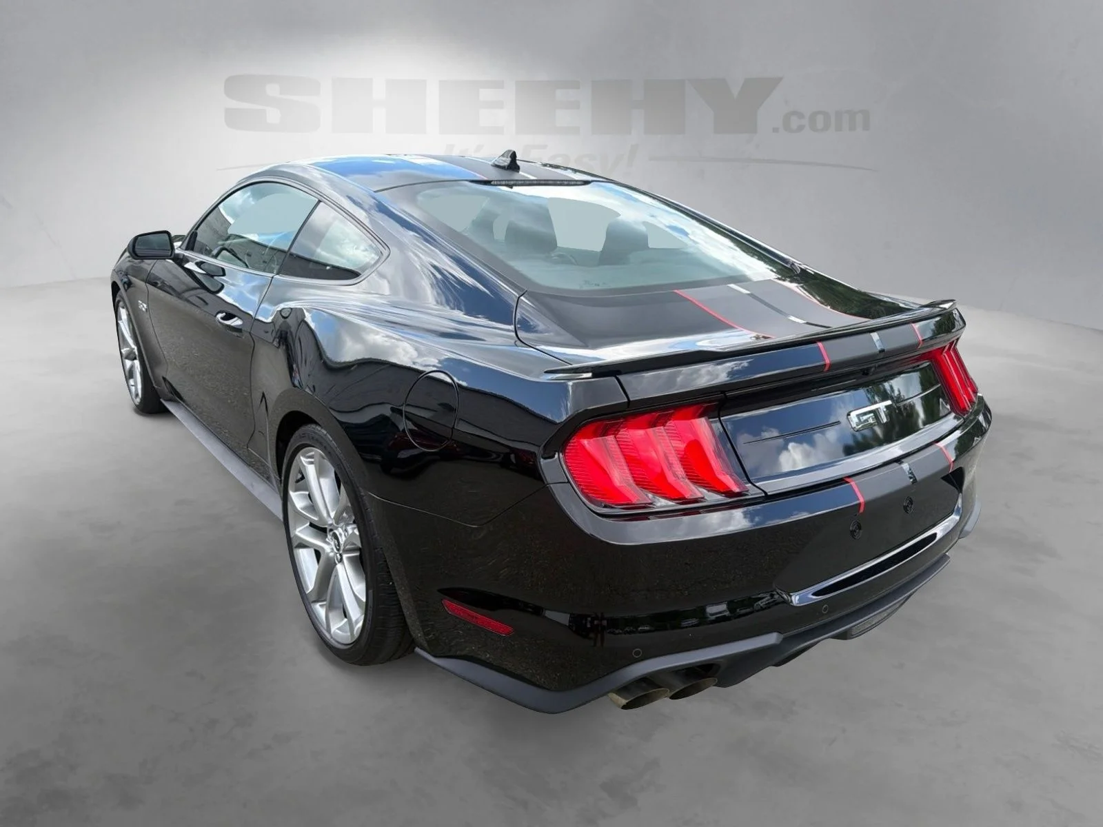 Used 2021  Ford GT Premium image 13