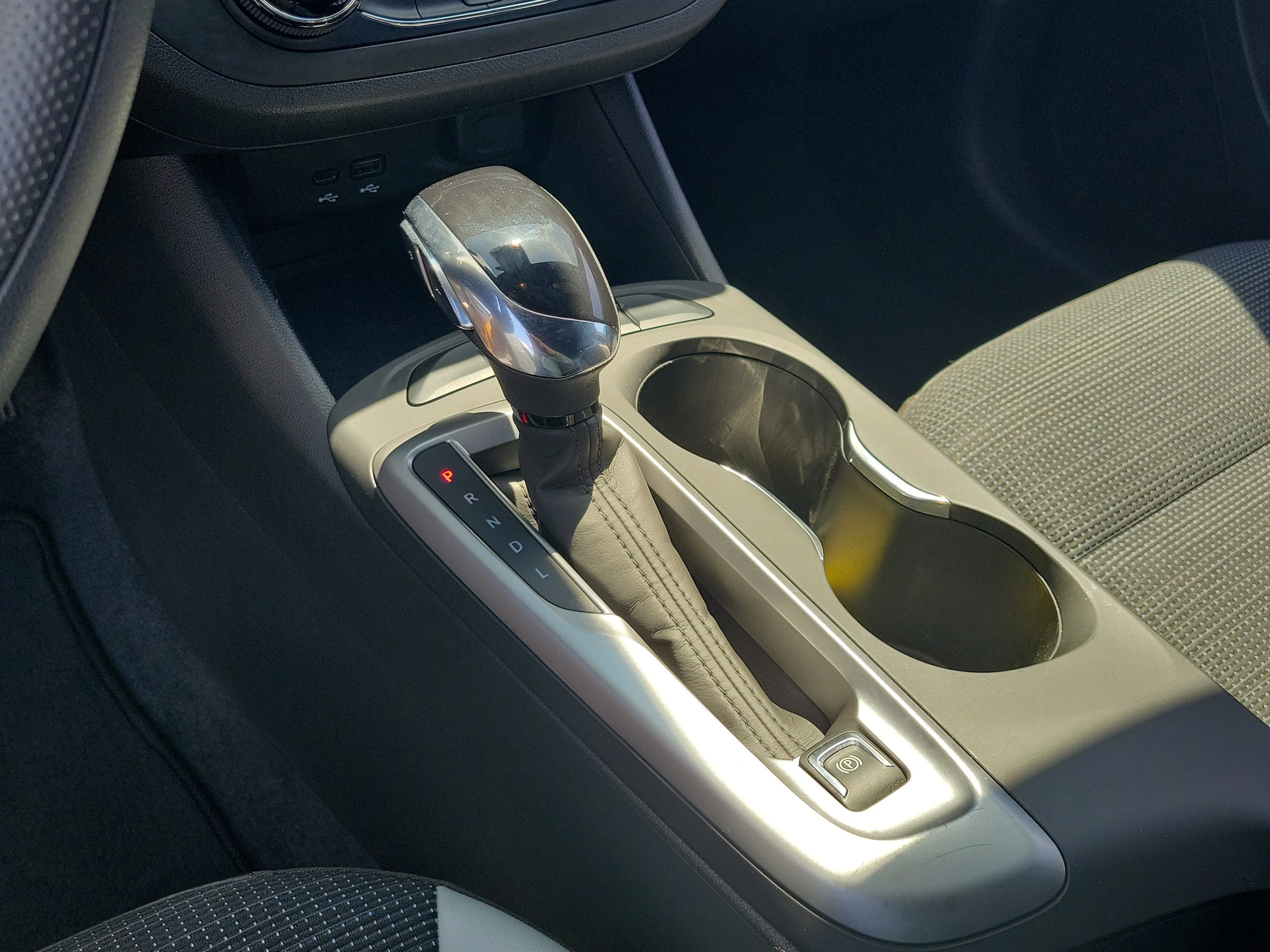 Used 2024 Summit White Buick Preferred image 27