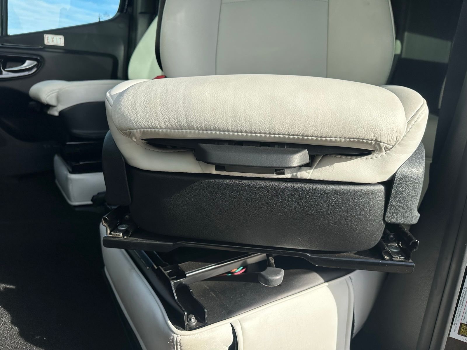 Used 2022  Mercedes-Benz 24GL 4X4 image 20