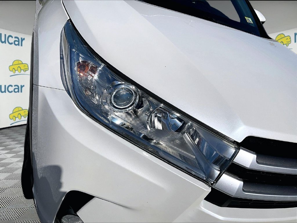 Used 2019 Blizzard Pearl Toyota XLE image 32