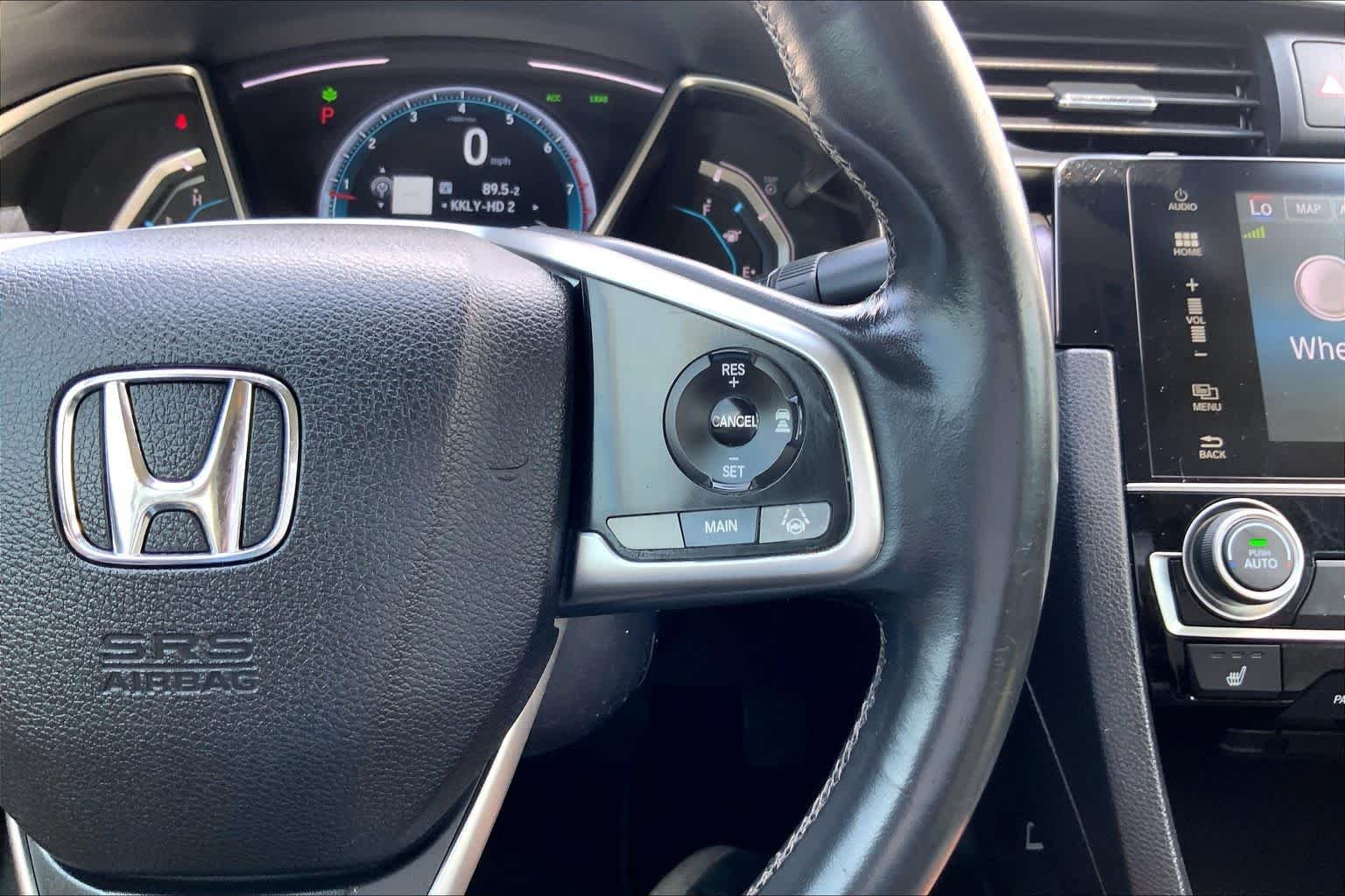 Used 2017 Lunar Silver Metallic Honda Touring image 21