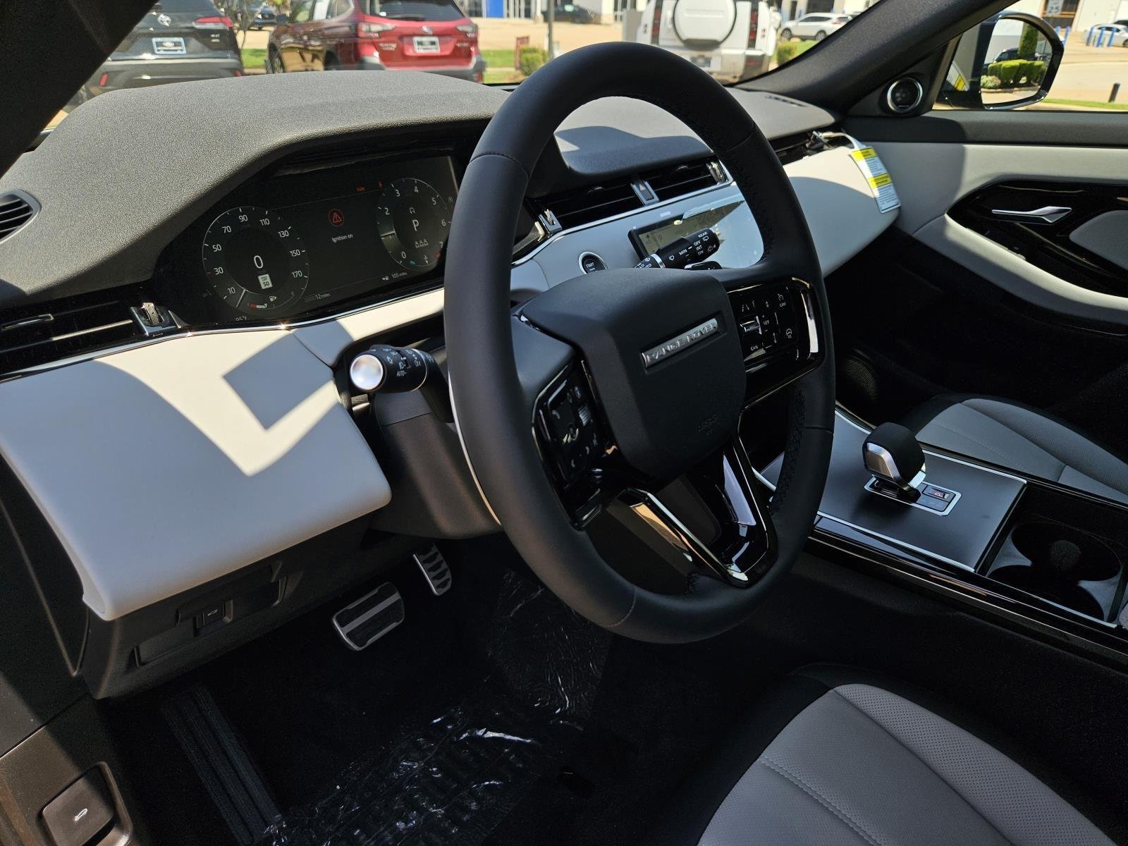 New 2026 Santorini Black Land Rover Dynamic SE image 22