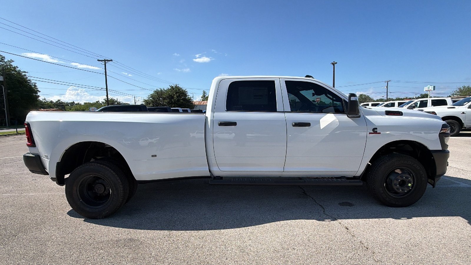 New 2026 Bright White Clear-Coat Exterior Paint RAM Tradesman image 4