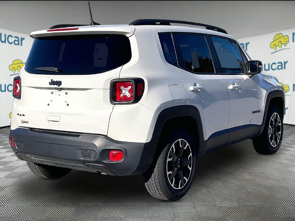 Used 2023 Alpine White Clearcoat Jeep Latitude image 6