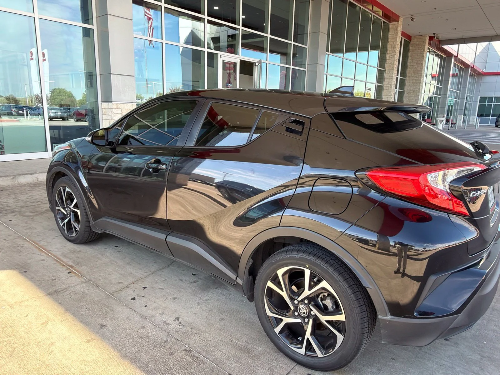 Used 2021  Toyota LE image 12