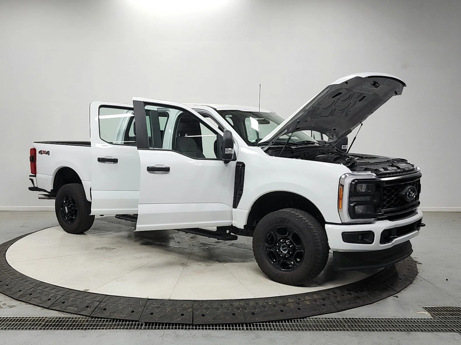 Used 2023 White Ford XL image 9