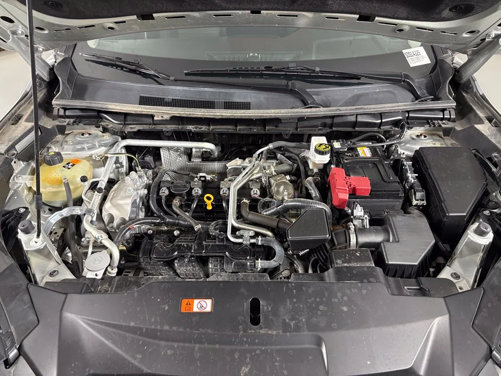 Used 2024 Silver Mitsubishi  image 35