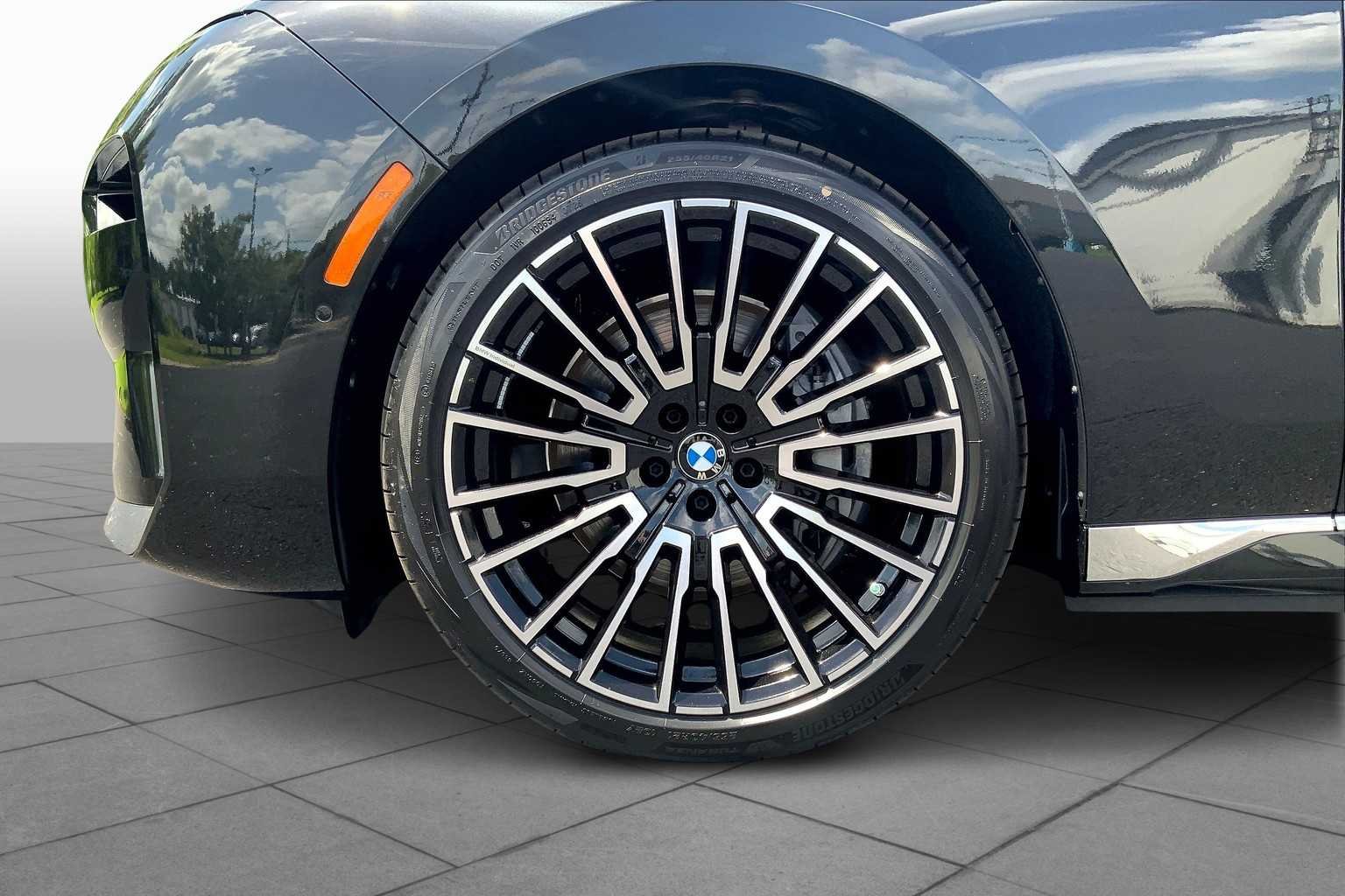 2025 BMW i7 50 - Photo 11
