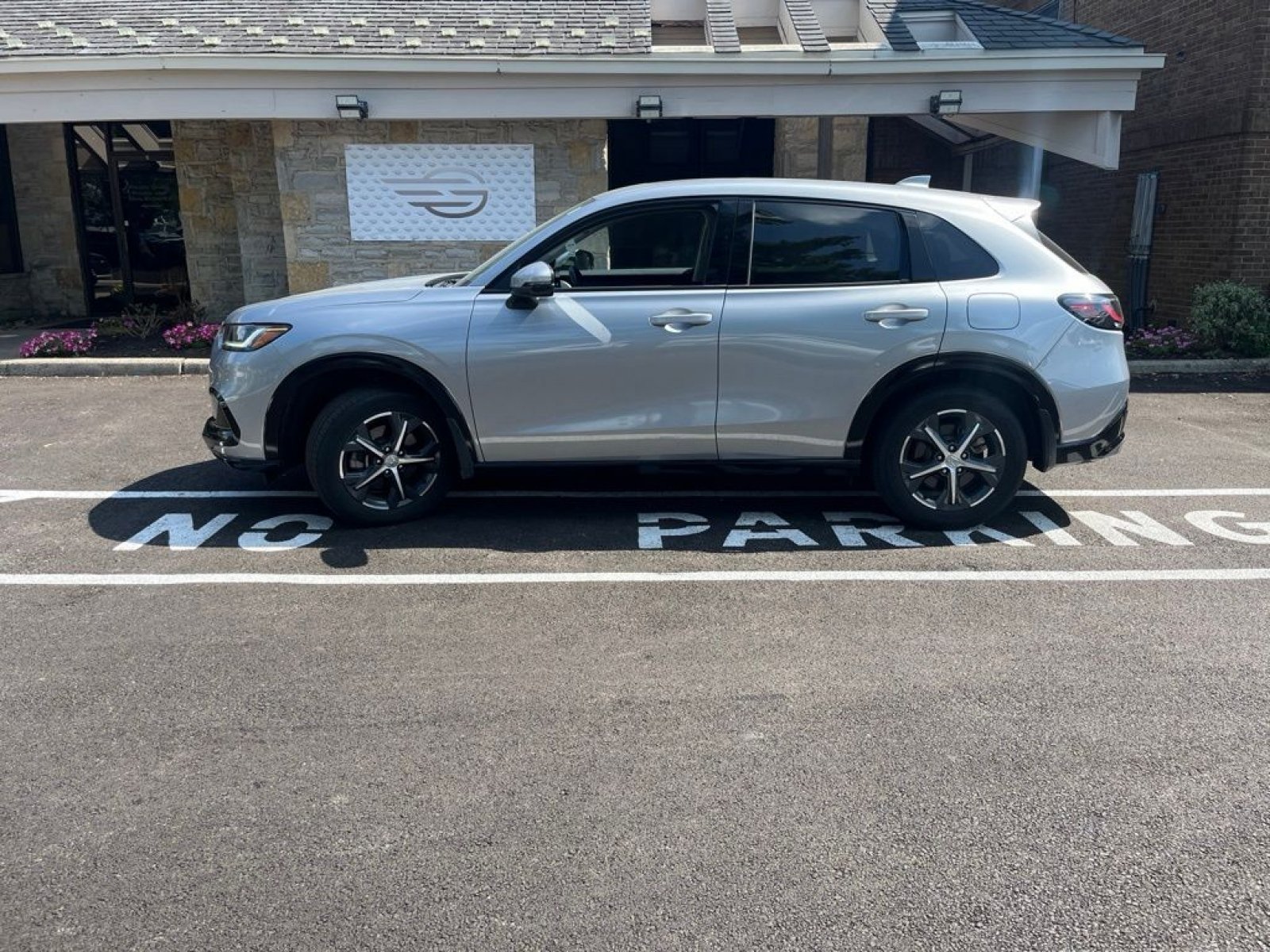 Certified Used 2025 Lunar Silver Metallic Honda EX-L image 5