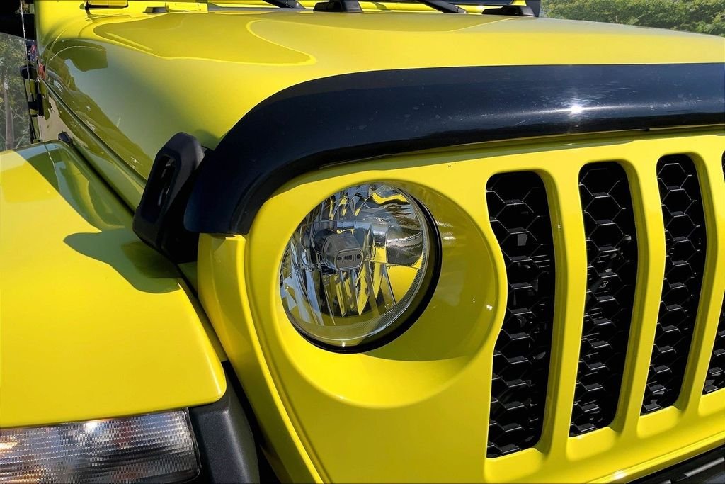Used 2023 Yellow Jeep Sport S image 31