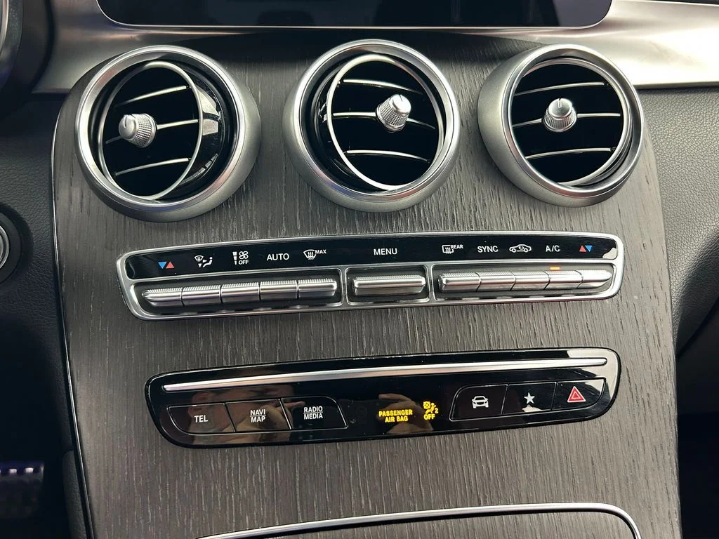 Used 2022 Diamond White Mercedes-Benz GLC 300 Coupe image 33