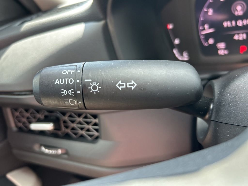 Used 2025  Honda SE image 28