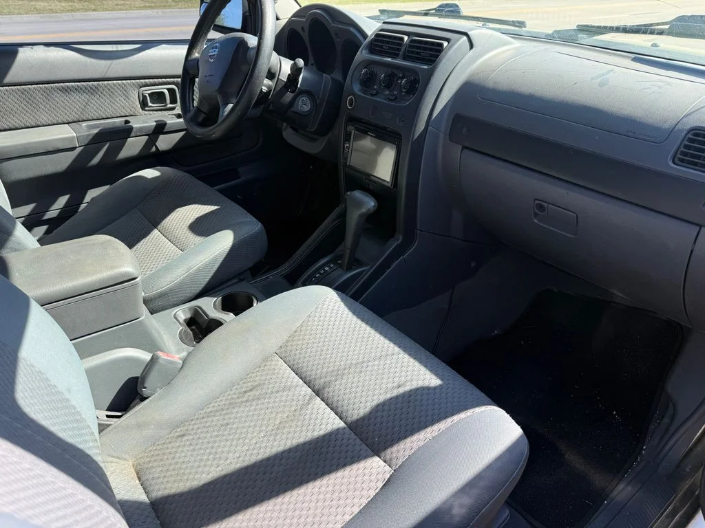 Used 2004 Green Nissan XE image 5