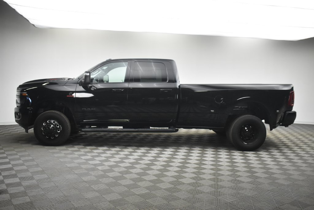 New 2026 Diamond Black Crystal Pearl-Coat Exterior Paint RAM Laramie image 14