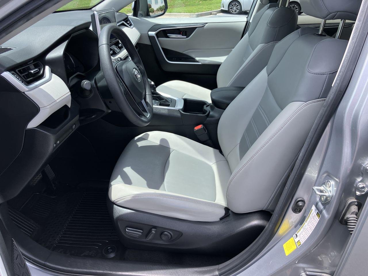 Used 2023 Silver (Silver Sky Metallic) Toyota XLE Premium AWD image 14