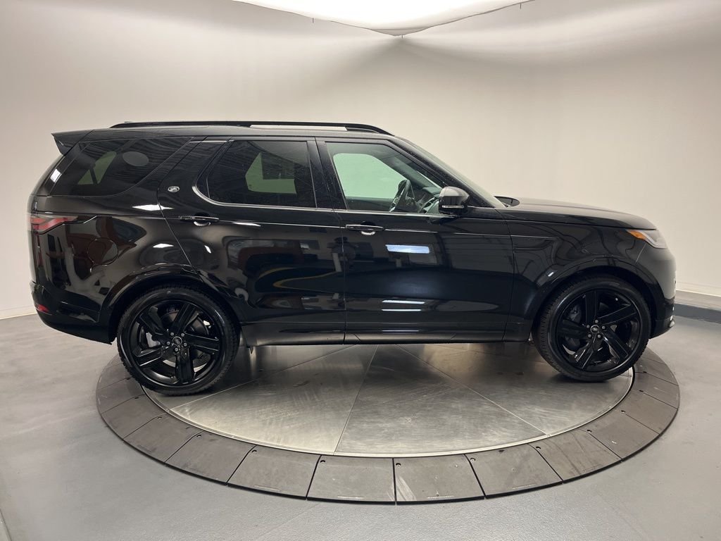 Certified Used 2025 Santorini Black Metallic Land Rover Dynamic SE image 6
