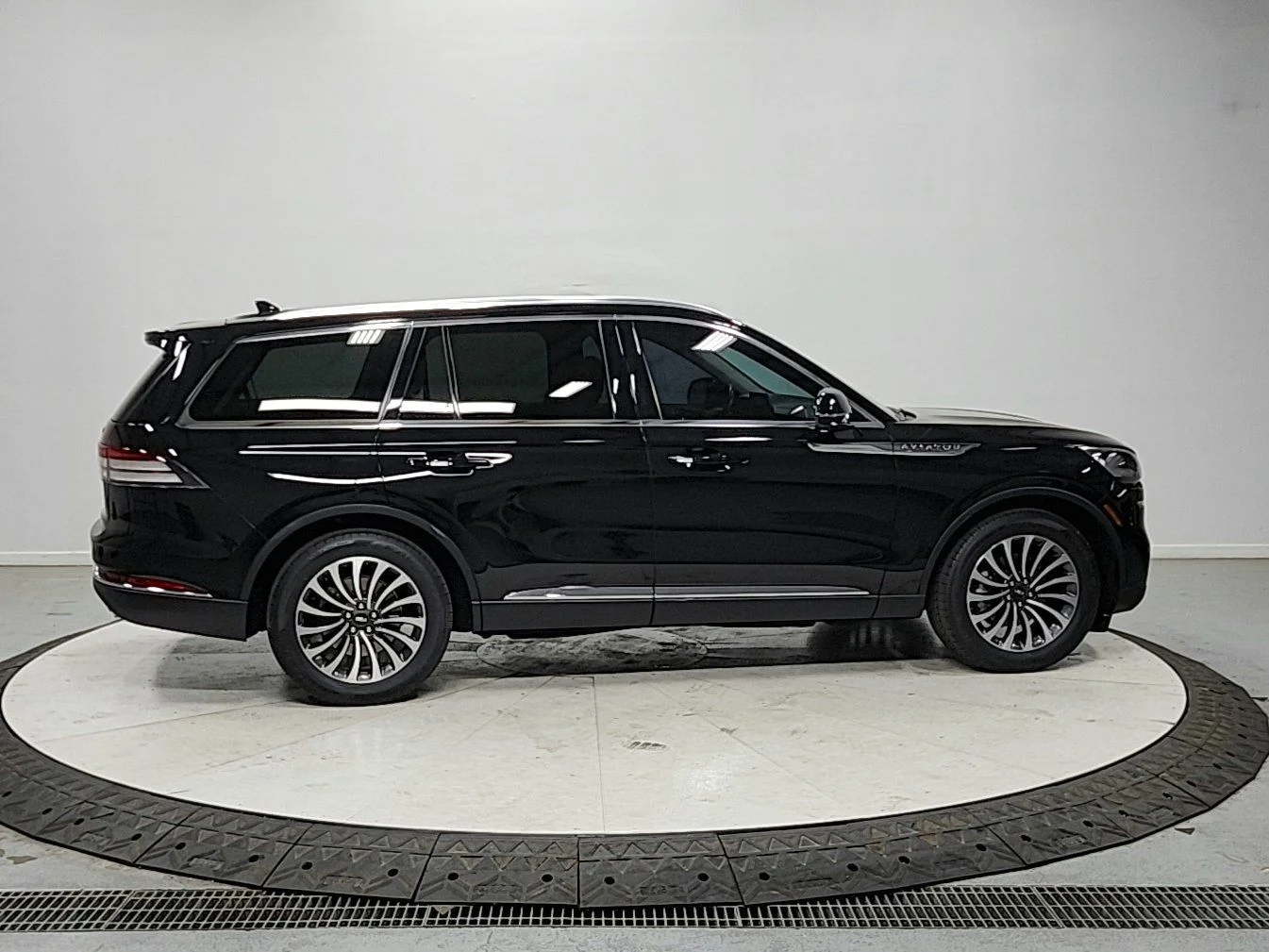 Used 2023 Black Metallic Lincoln Reserve image 8