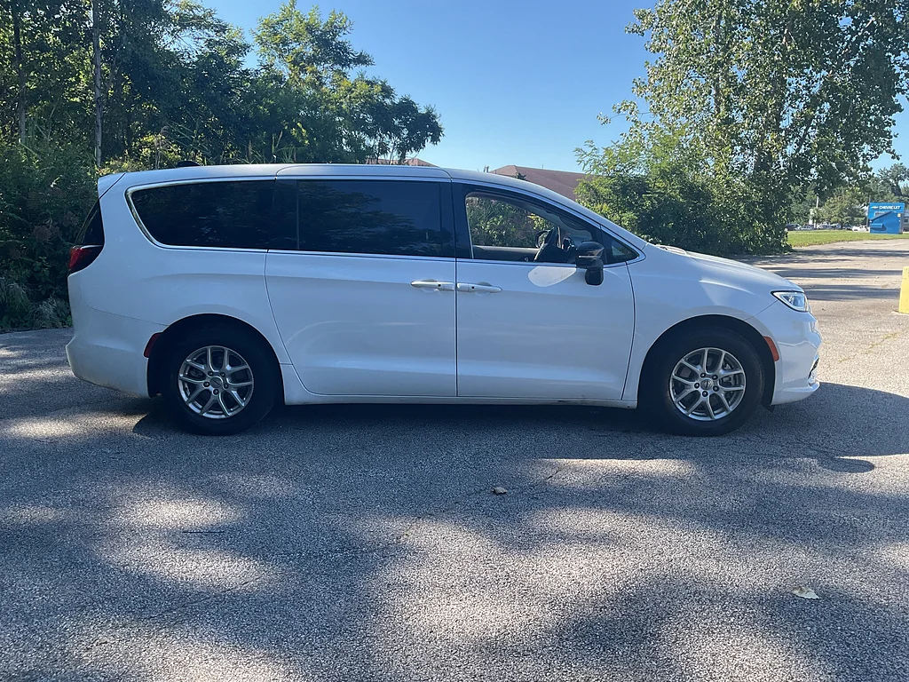 Used 2024 Bright White Clear Coat Chrysler Touring L image 4