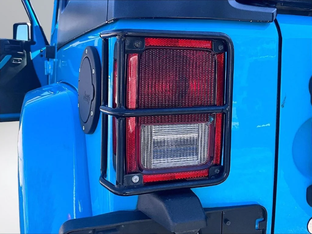 Used 2017 Blue Jeep Unlimited Sahara image 31