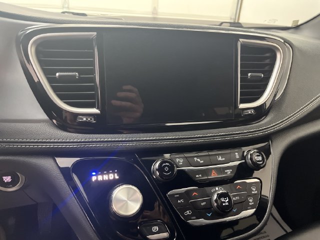 Used 2024 White Chrysler Select S Appearance image 19