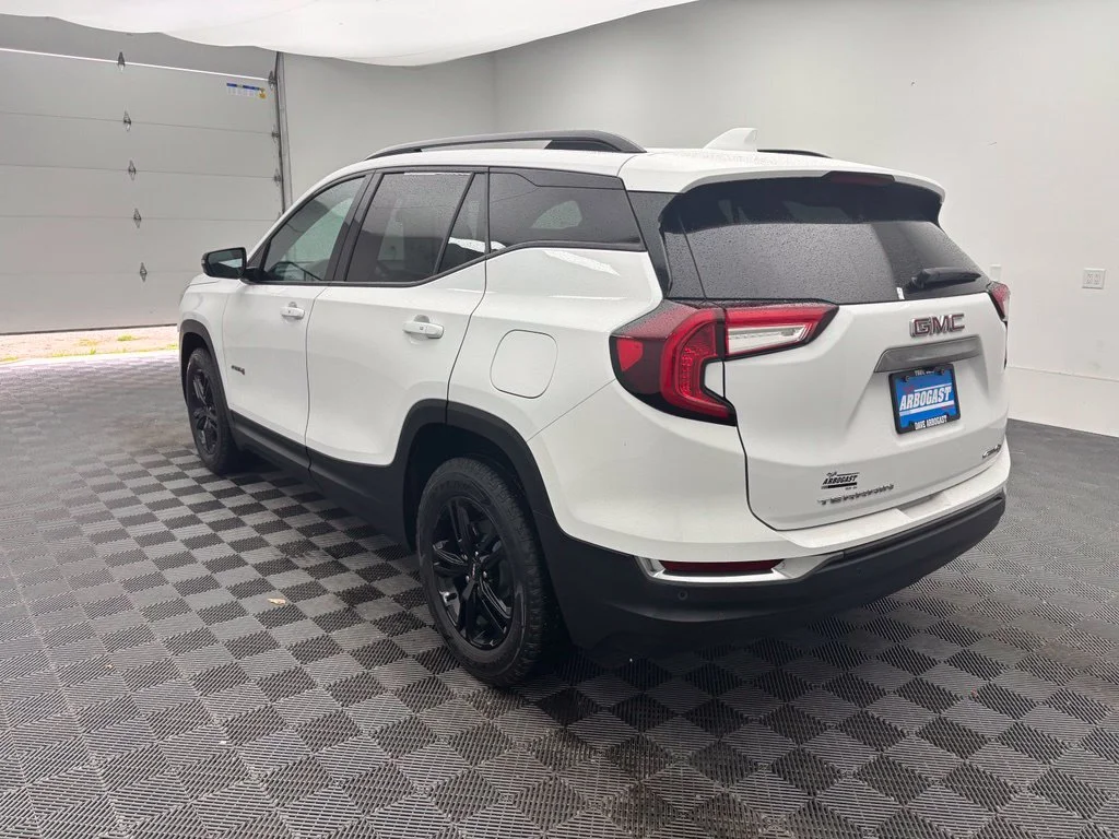 Used 2022 White GMC AT4 image 12