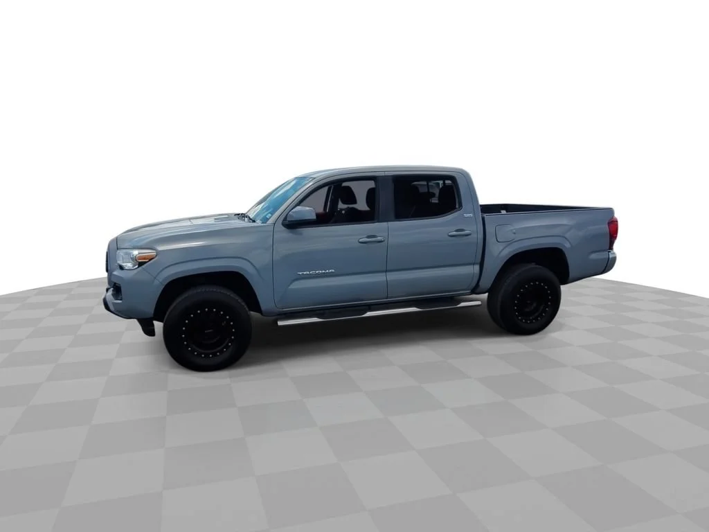 Used 2020 Gray Toyota SR5 image 4