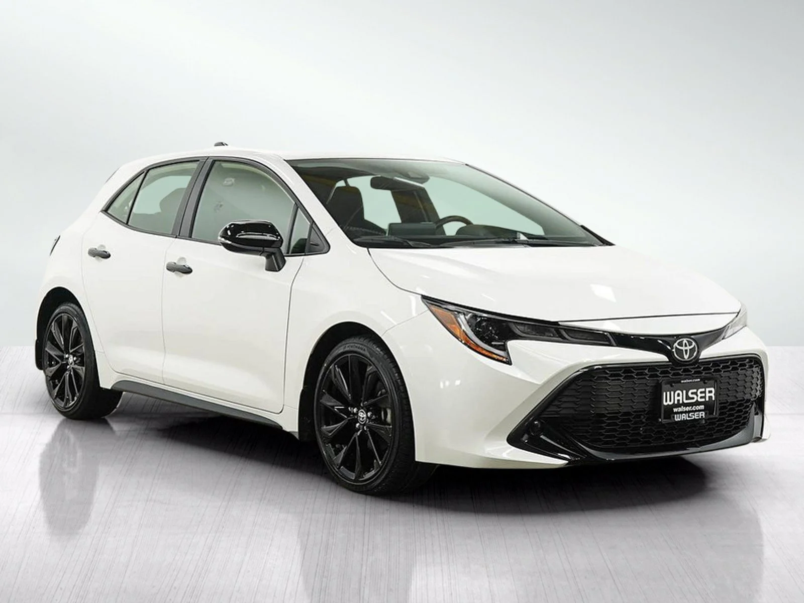 Used 2022  Toyota SE image 7