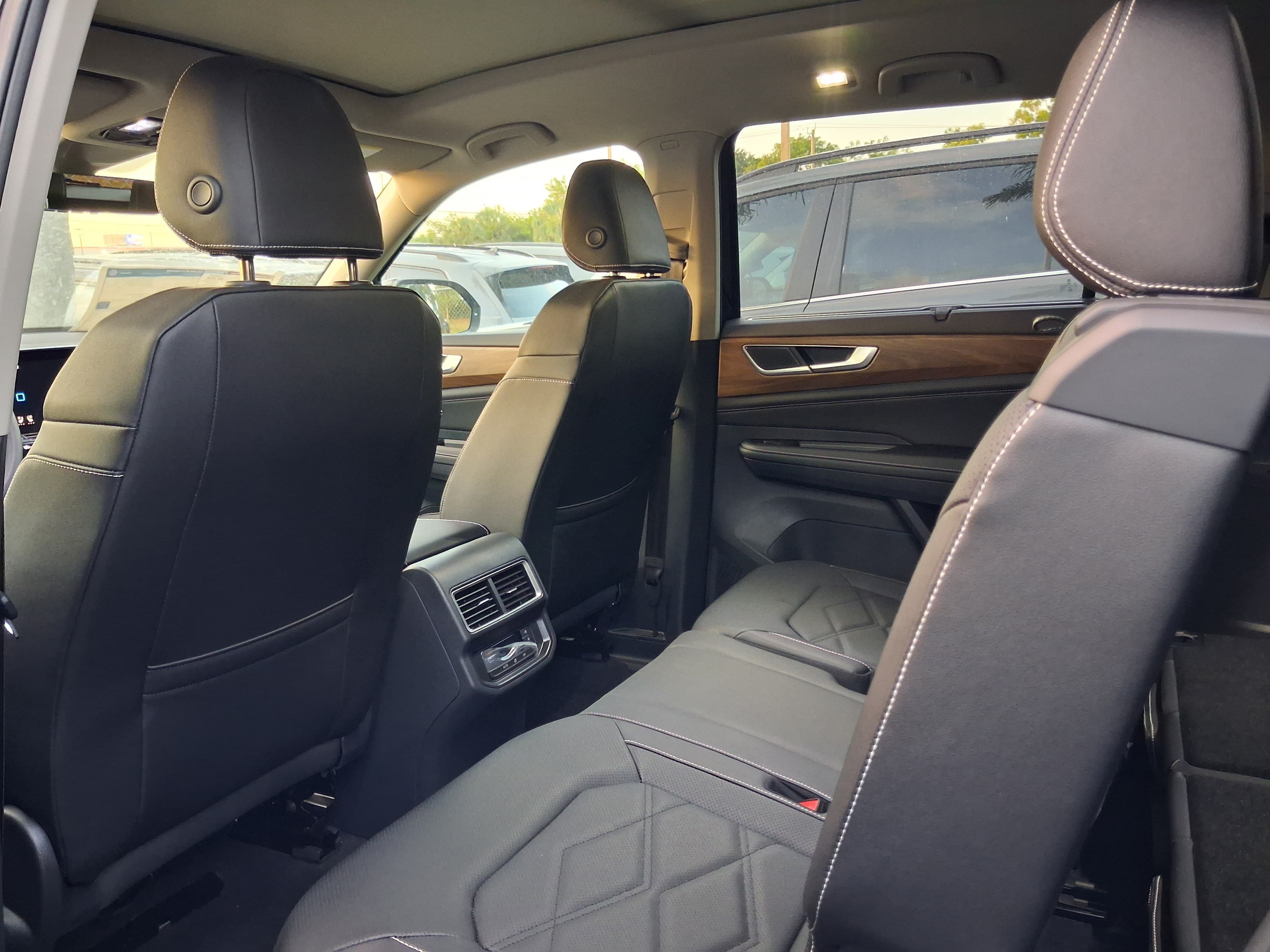 New 2026 Black Volkswagen 2.0T SE w/Technology image 5