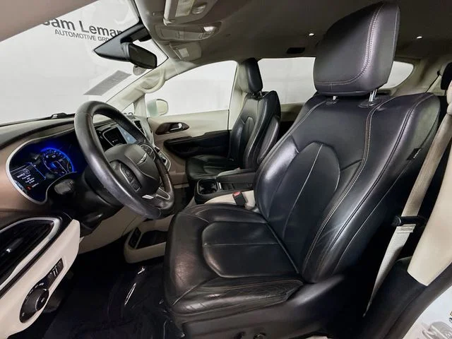 Used 2017 White Chrysler Touring L image 20