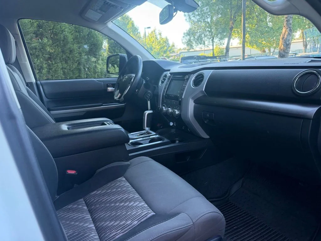 Used 2018 Super White Toyota SR5 image 15