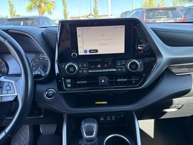 Used 2023 Midnight Black Metallic Toyota L image 23