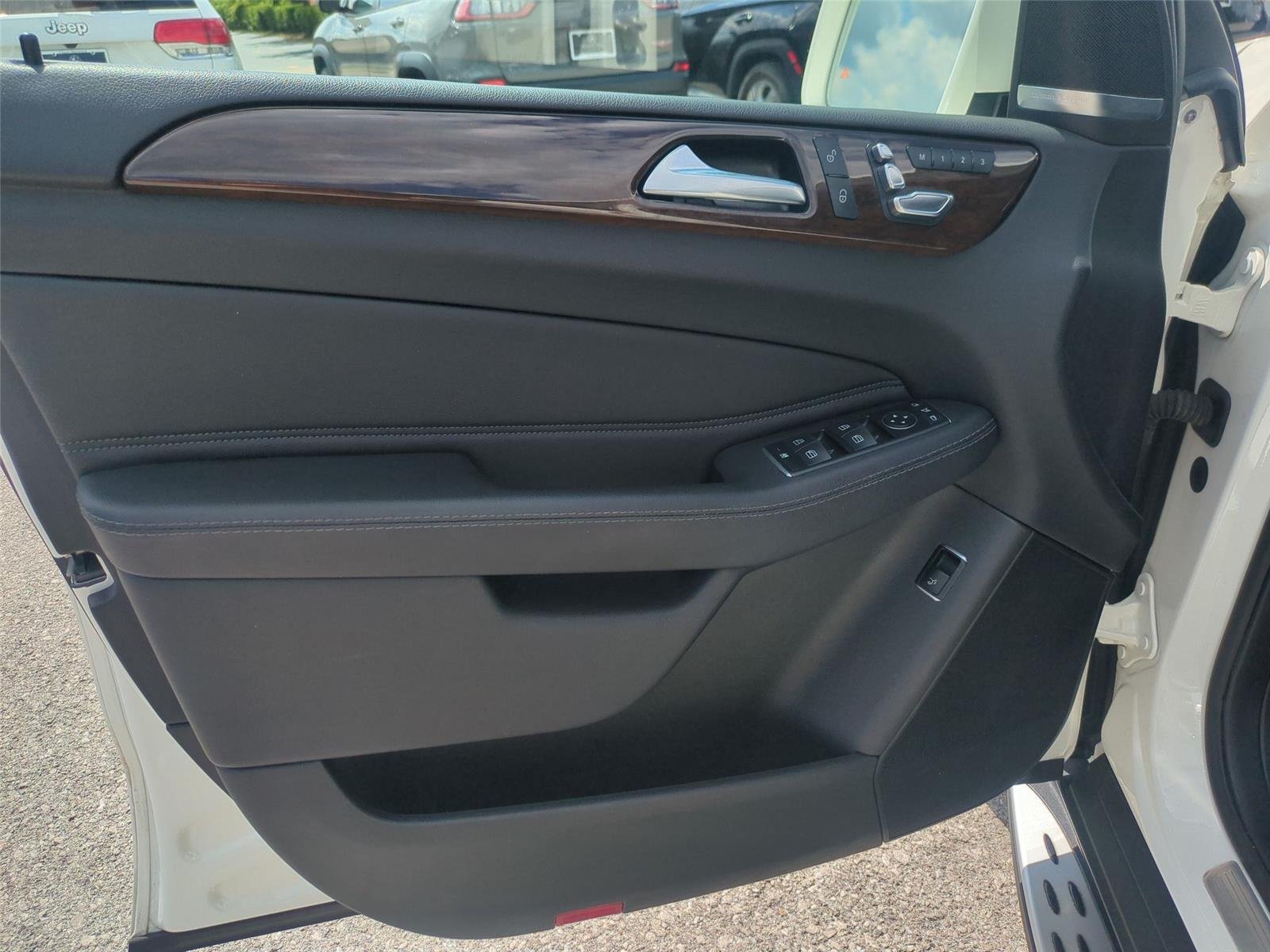 Used 2018 designo Diamond White Metallic Mercedes-Benz GLE 350 image 15
