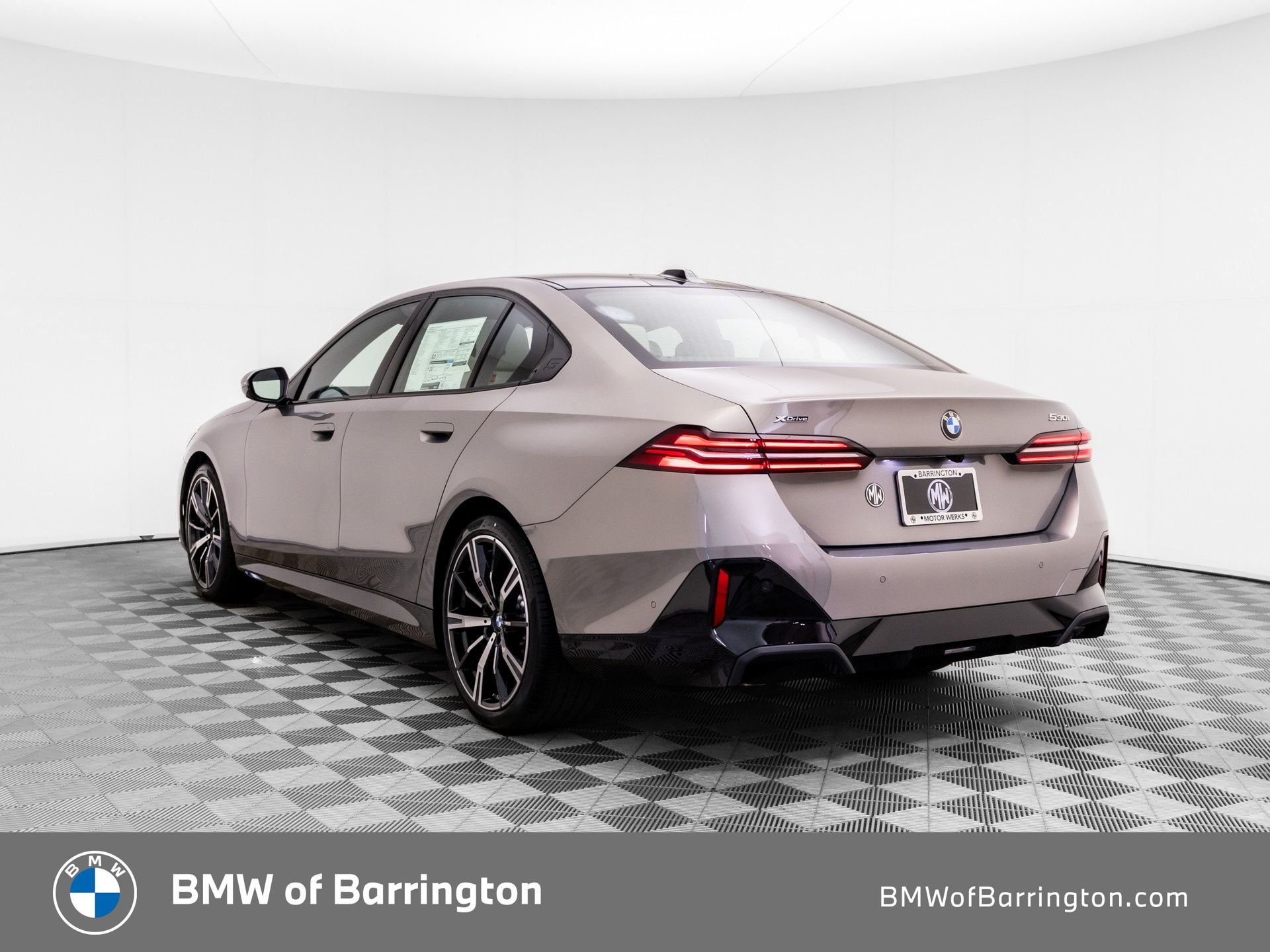 New 2026 Oxide Grey Metallic BMW 530i xDrive image 3