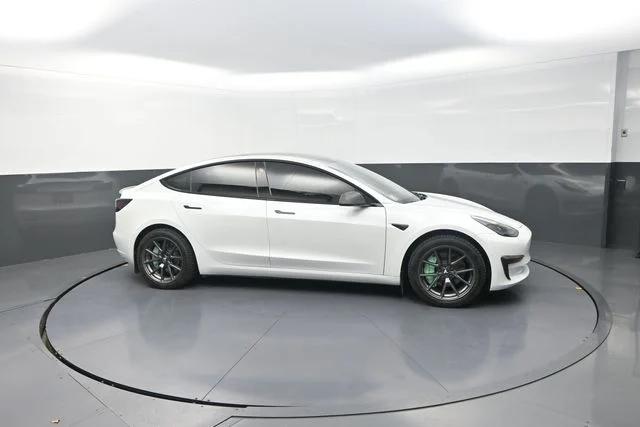 Used 2022  Tesla Long Range image 16