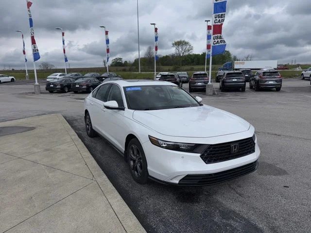 Used 2024  Honda EX-L image 3