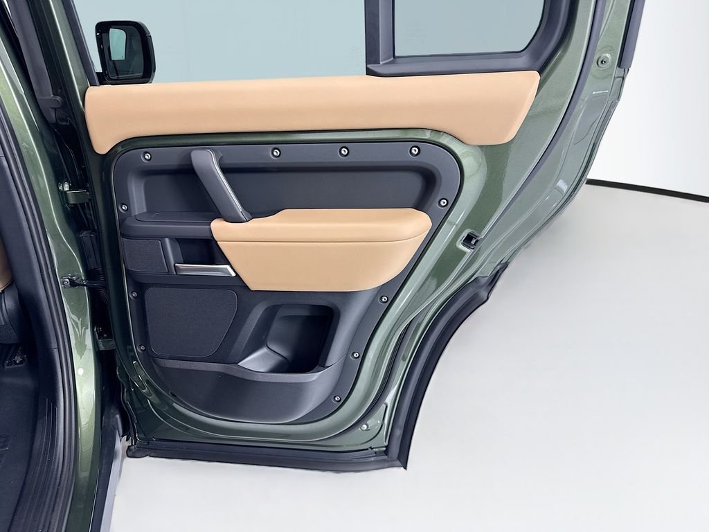 New 2026 Woolstone Green LAND ROVER X-Dynamic SE image 26