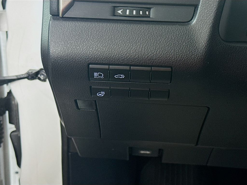 Used 2017 Eminent White Pearl Lexus Base image 11