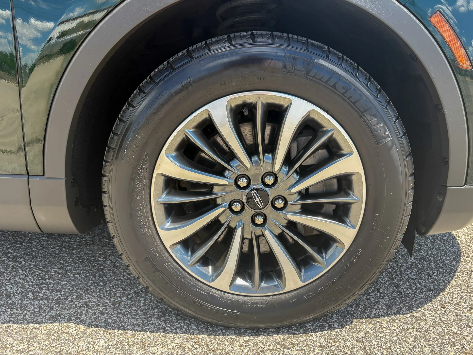 Used 2021 Green Lincoln Reserve image 34