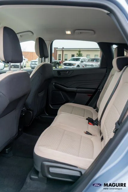 Used 2022 Blue Ford SE image 11