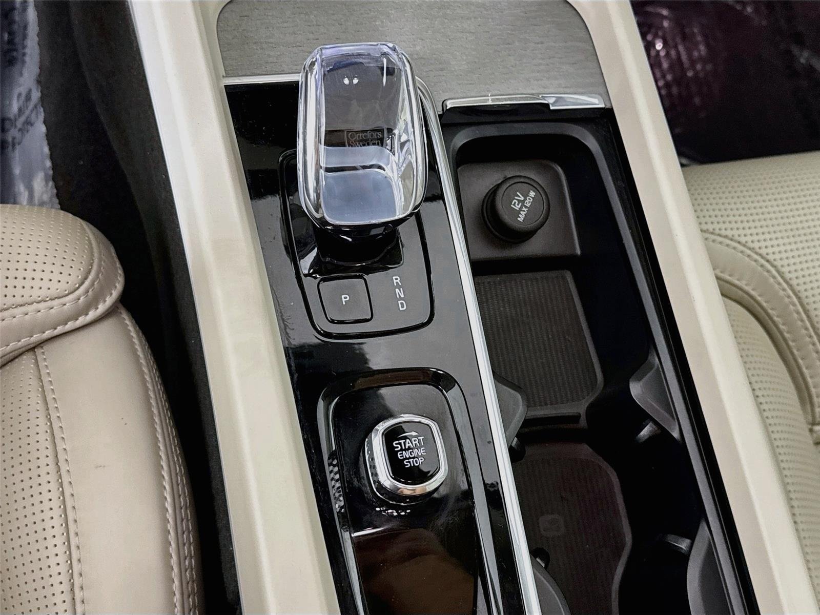 Used 2024 Crystal White Volvo Ultimate Dark Theme image 19