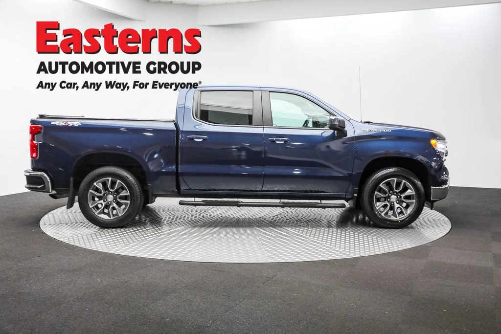 Used 2022 Blue Chevrolet LT image 4