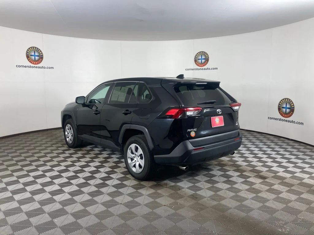 2024 Toyota RAV4 LE - Photo 19