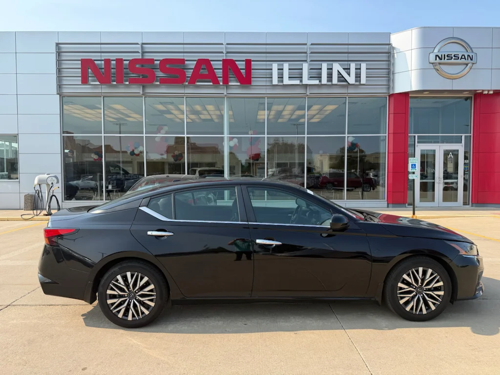 Used 2024 Super Black Nissan 2.5 SV image 1