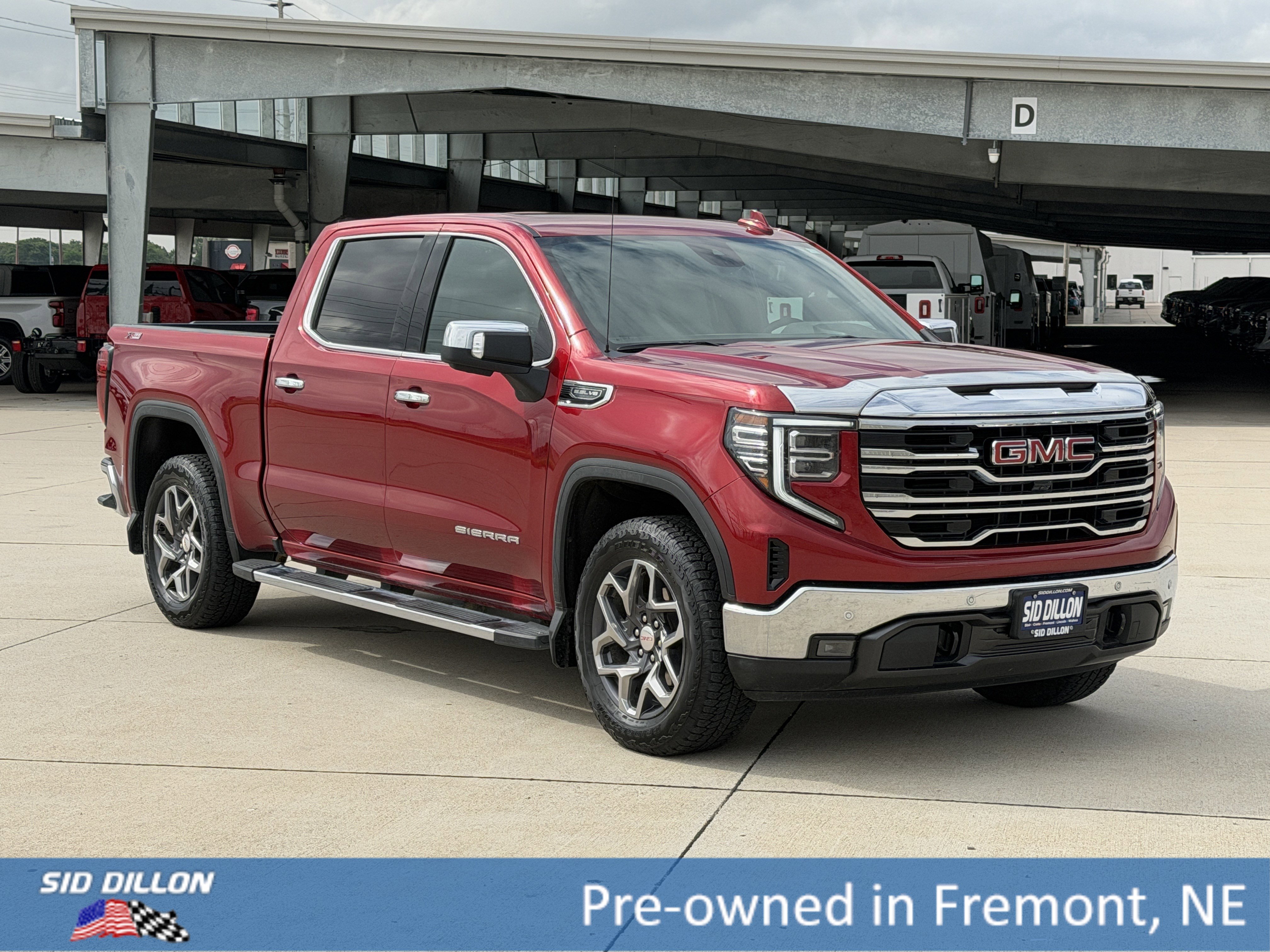 Used 2025 Volcanic Red Tintcoat GMC SLT image 2